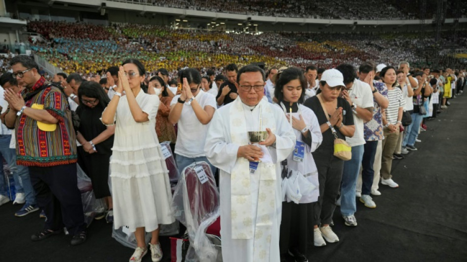 Papst ruft vor zehntausenden Gl&auml;ubigen in Indonesien zu Frieden zwischen Religionen auf