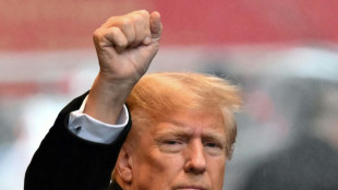 Trump dep&otilde;e em julgamento por difama&ccedil;&atilde;o ap&oacute;s vit&oacute;rias nas prim&aacute;rias