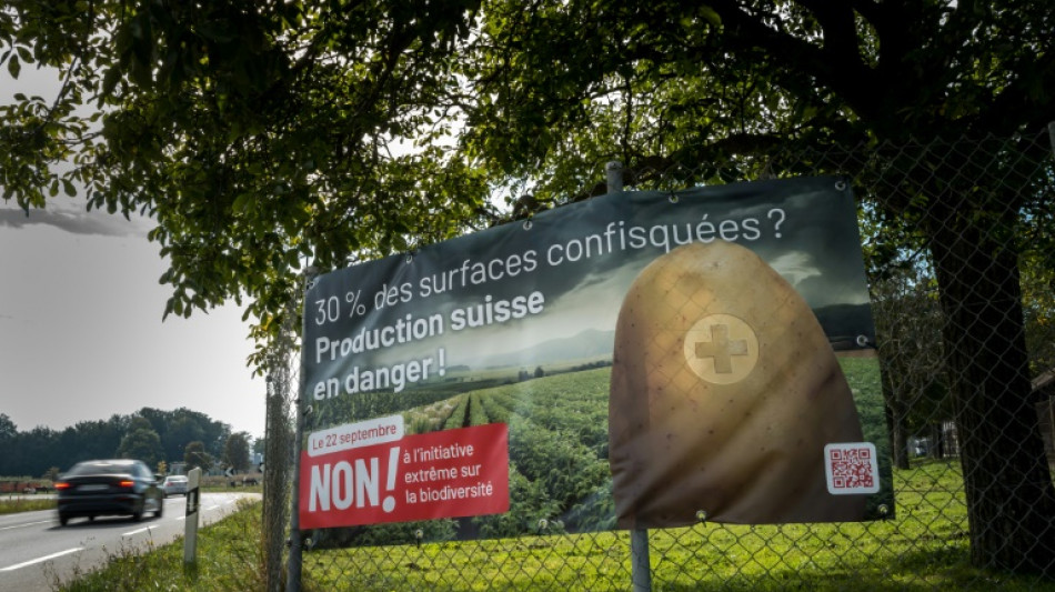 Suisse: non franc et massif des &eacute;lecteurs aux textes sur la biodiversit&eacute; et les retraites