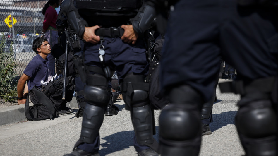 'Trump chiede 3000 arresti al giorno di migranti illegali'