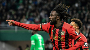 Ligue 1 : Vainqueur &agrave; Saint-&Eacute;tienne, Nice met la pression sur l'OM
