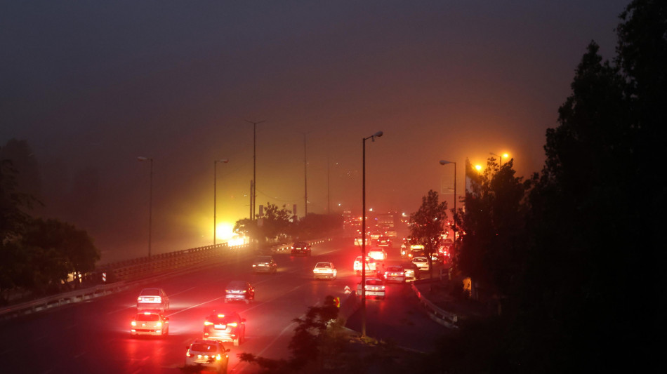Israele, colpiti schieramenti difensivi in zona di Teheran