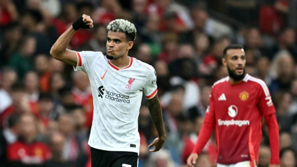 Liverpool vence United em Old Trafford; Chelse trope&ccedil;a com Crystal Palace