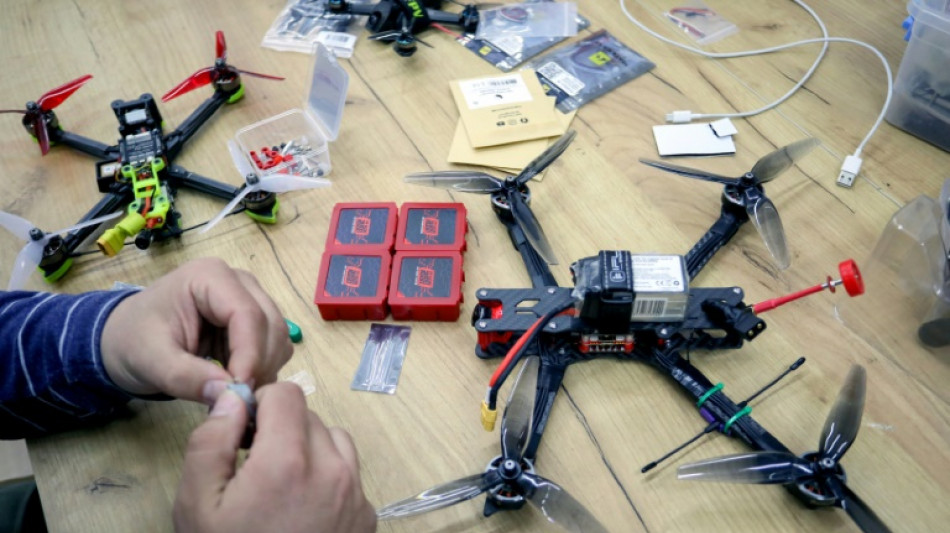 "Châtiment céleste": en Ukraine, un collectif amateur bidouille des drones sur mesure