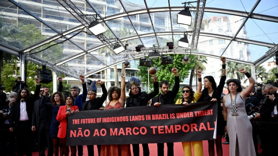 Cannes tem protesto em defesa da demarcação de terras indígenas no Brasil