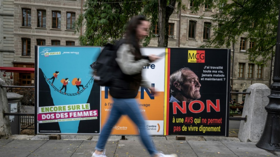 Schweizer stimmen laut Hochrechnungen knapp für umstrittene Rentenreform