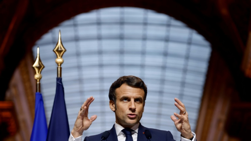 Présidentielle: marche pour le climat, Macron en vidéo et jet d'oeuf