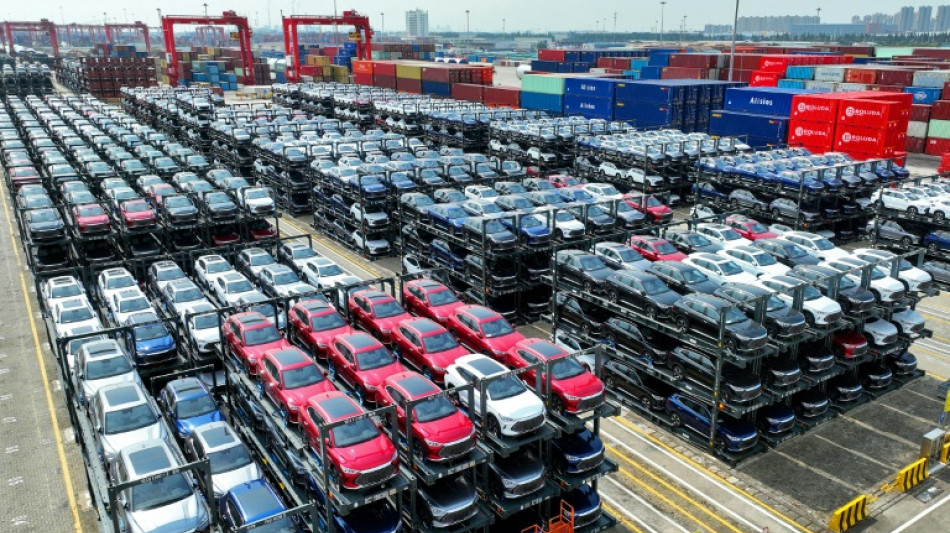 Studie: Etwa die H&auml;lfte der Investitionen von Industriekonzernen landet im Ausland