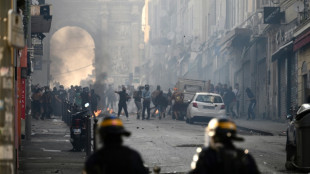 Noche turbulenta en una Marsella con "polic&iacute;a por todos lados"