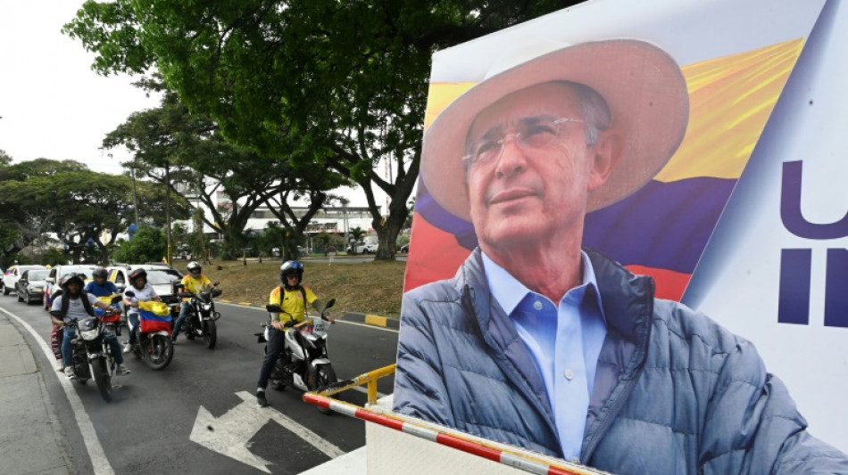 Expresidente colombiano Uribe, condenado por sobornar a un paramilitar