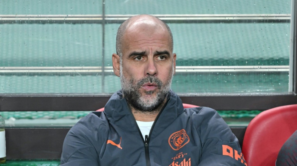 Guardiola passa por cirurgia nas costas e perder&aacute; 2 jogos do City