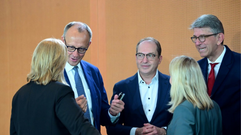 "Politbarometer": Union und SPD weiter ohne Mehrheit - Gro&szlig;teil zufrieden mit Merz