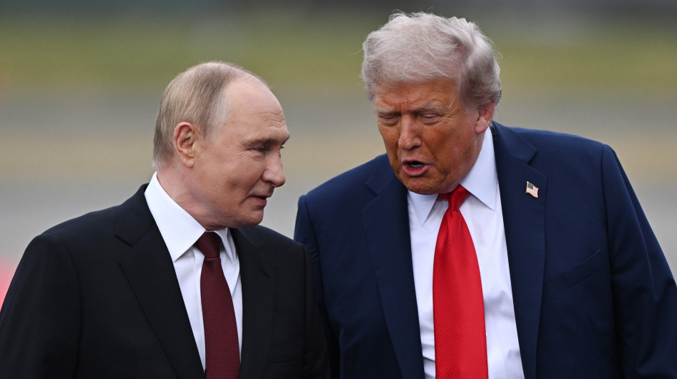 Casa Bianca cancella applauso di Trump a Putin da suoi account