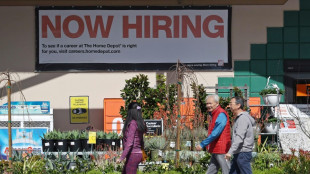 Criação de empregos nos EUA desacelera em abril