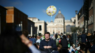 Para Francisco recebe multidão pela última vez