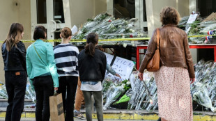 Attentat islamiste: hommage d'Arras &agrave; Dominique Bernard, le gouvernement affiche sa "fermet&eacute;"