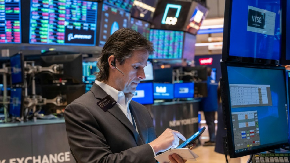 Apr&egrave;s cinq mois de gains, Wall Street finit avril en baisse