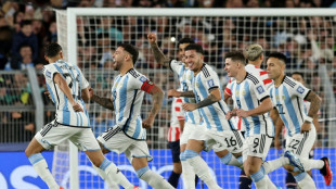 Argentina vence Paraguai e se mant&eacute;m 100% nas Eliminat&oacute;rias
