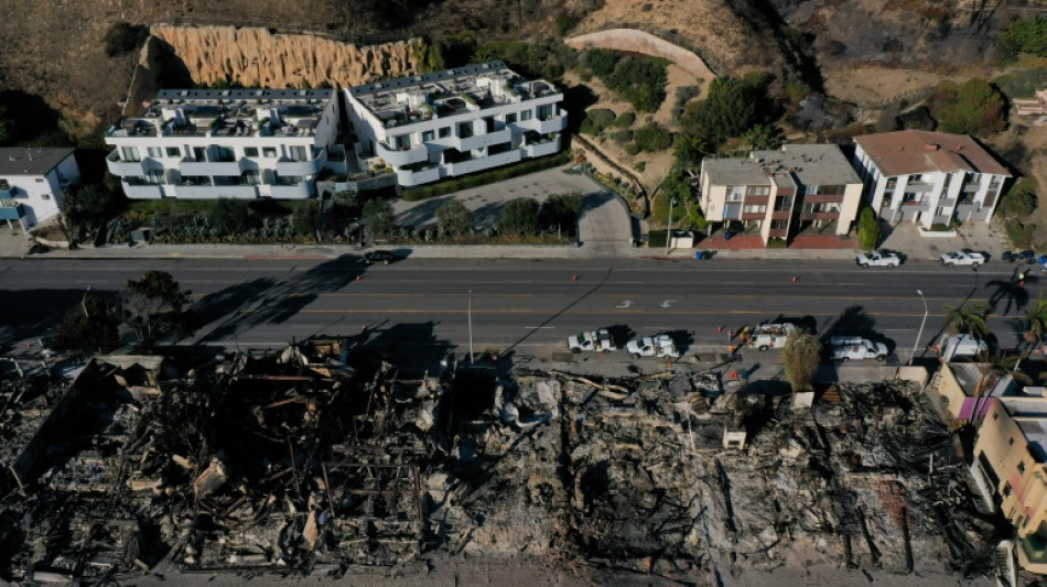 D&eacute;vast&eacute;e par les incendies, Los Angeles b&eacute;n&eacute;ficie d'une accalmie des vents