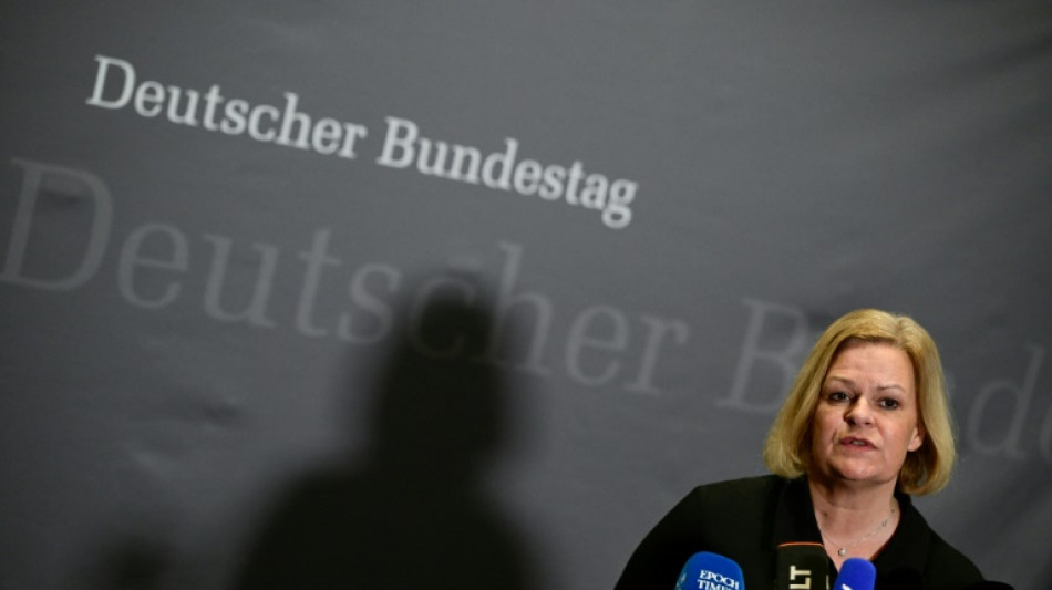 Faeser verlangt von Digitalkonzernen sch&auml;rferes Durchgreifen gegen Desinformation