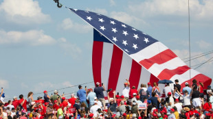 'Tempos dif&iacute;ceis': l&aacute;grimas em igreja americana abalada por disparos contra Trump