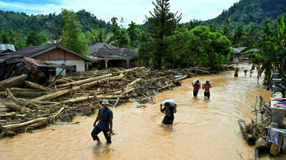 Inondations: la colère monte en Indonésie, plus de 800 morts