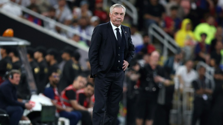 Ancelotti diz que Mbapp&eacute; 'tem a oportunidade' de igualar CR7 no Real Madrid