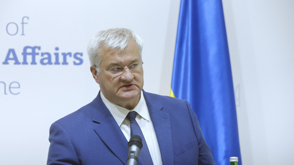 Kiev convoca l'ambasciatore ungherese, 'basta azioni ostili'