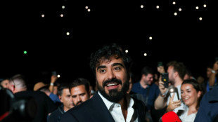 Jovem eurodeputado espanhol lan&ccedil;a novo partido anti-imigra&ccedil;&atilde;o