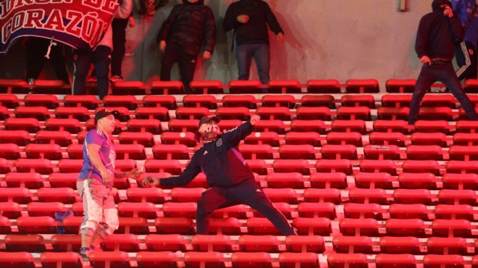 Argentina eval&uacute;a responsabilidades tras violenta batalla campal en estadio de f&uacute;tbol