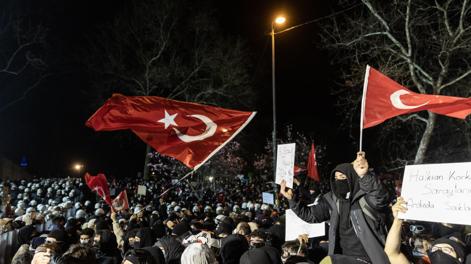 L'opposizione in Turchia lancia appelli al boicottaggio