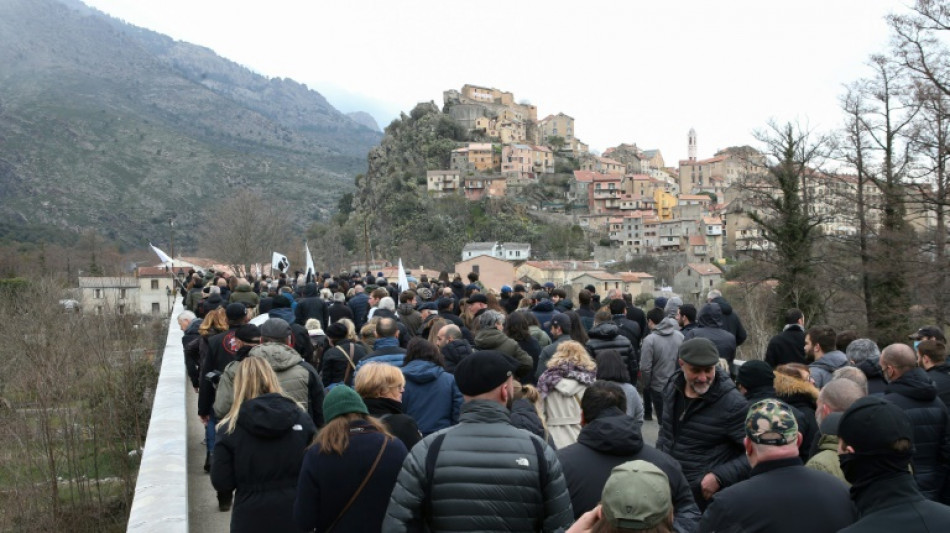 Colonna: des milliers de manifestants en Corse, l'agresseur mis en examen