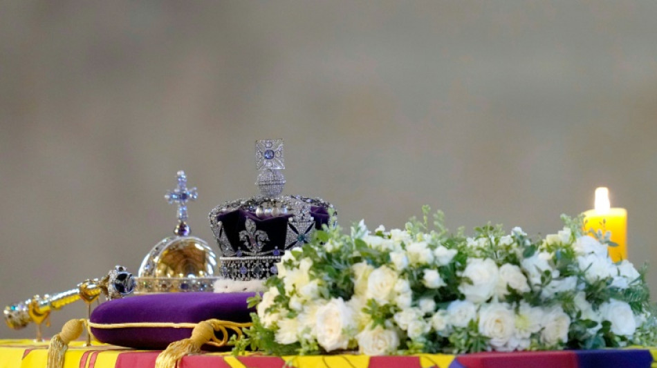 Enkel der Queen versammeln sich zur Totenwache in Westminster Hall