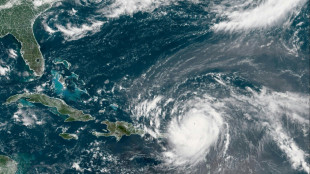 L'ouragan Erin atteint les Cara&iuml;bes et entra&icirc;ne de fortes pluies