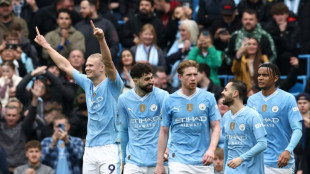 City goleia Wolves (5-1) com quatro de Haaland e segue na cola do l&iacute;der Arsenal