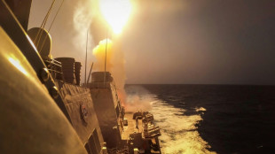 Un destructor estadounidense derriba drones tras ataque a buques en el mar Rojo