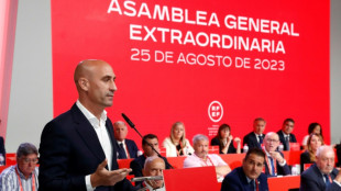 Presidente da Federa&ccedil;&atilde;o Espanhola descarta pedir demiss&atilde;o ap&oacute;s caso de beijo for&ccedil;ado