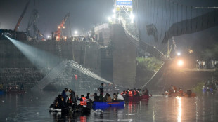 Un pont suspendu s'effondre en Inde : le bilan s'alourdit &agrave; 120 morts
