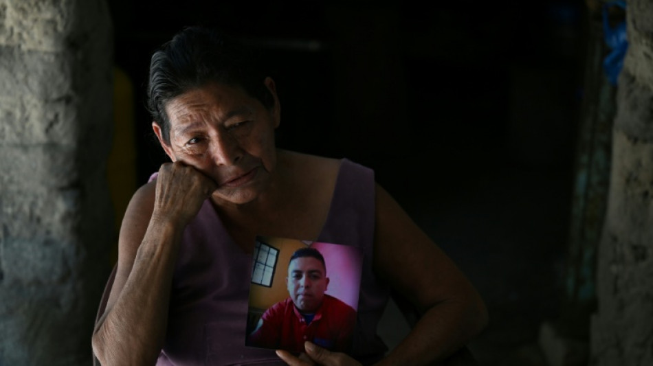 Salvador: l'angoisse des familles de prisonniers dont l'incarc&eacute;ration vient d'&ecirc;tre prolong&eacute;e