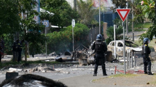 Nova Caledônia decreta toque de recolher por protestos violentos
