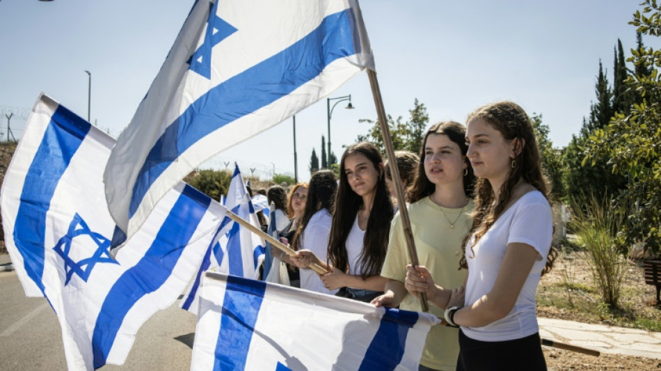 Tras dos a&ntilde;os de incertidumbre, los padres de un soldado israel&iacute; le dan sepultura