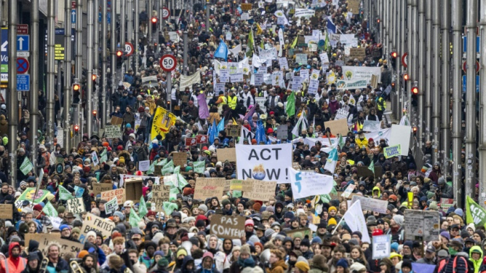 Mindestens 20.000 Menschen fordern in Brüssel Maßnahmen gegen den Klimawandel