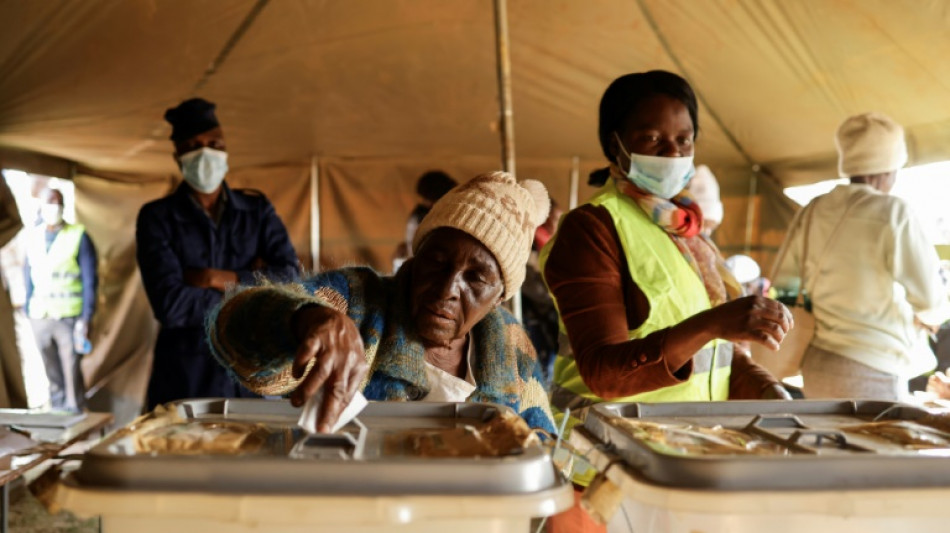 Le Zimbabwe vote dans le calme, son pr&eacute;sident d&eacute;termin&eacute; &agrave; se maintenir
