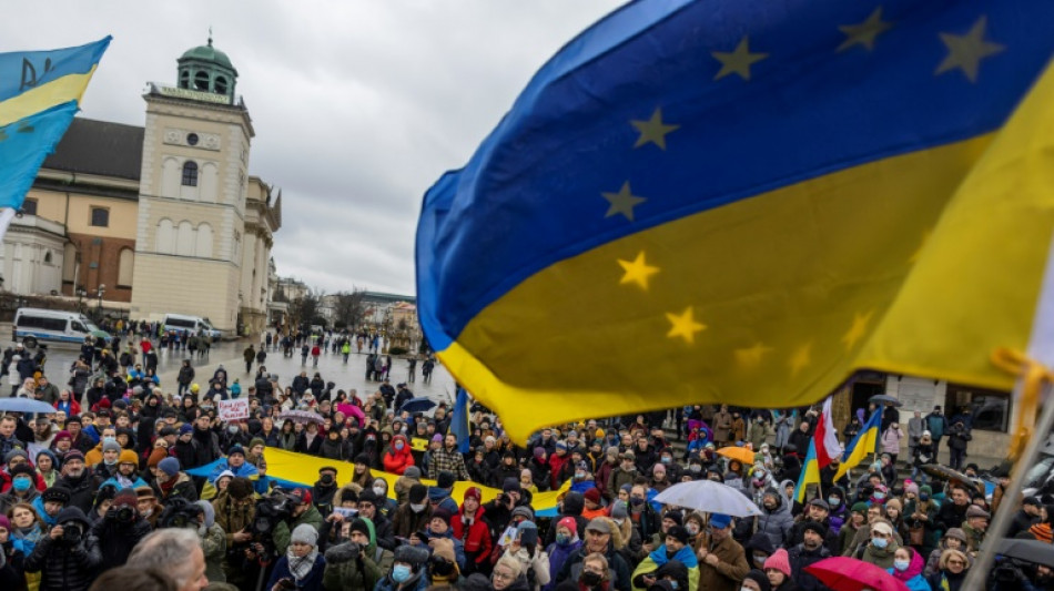 Proteste in Warschau und Paris gegen russischen Großangriff auf Ukraine