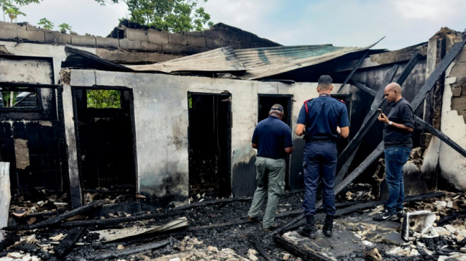 Colegiala provocó incendio que mató a 19 jóvenes en Guyana tras incautarle celular 