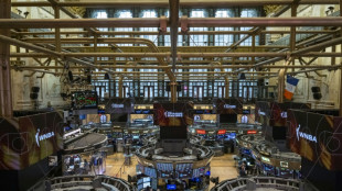 Wall Street en ordre dispersé, les vieilles valeurs du Dow Jones brillent