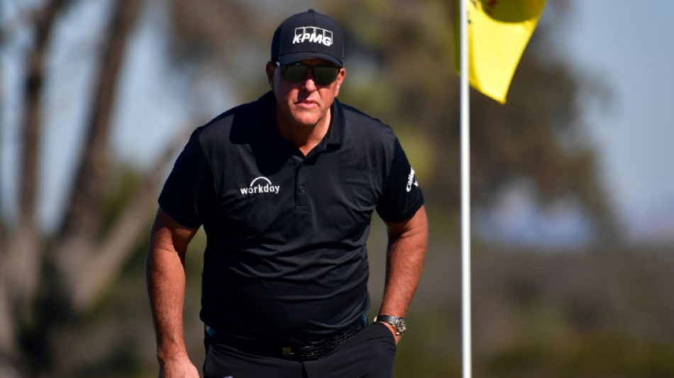Mickelson apologizes for PGA, Saudi remarks, loses sponsor