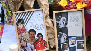 F&atilde;s de todo o mundo prestam homenagem ao ex-One Direction Liam Payne