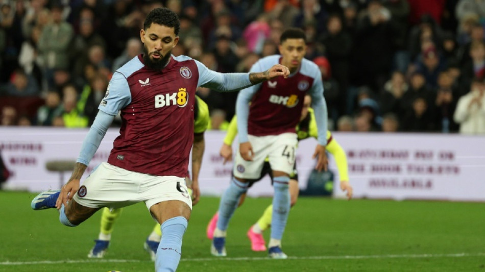 Manchester City e Aston Villa vencem e colocam press&atilde;o sobre o Liverpool