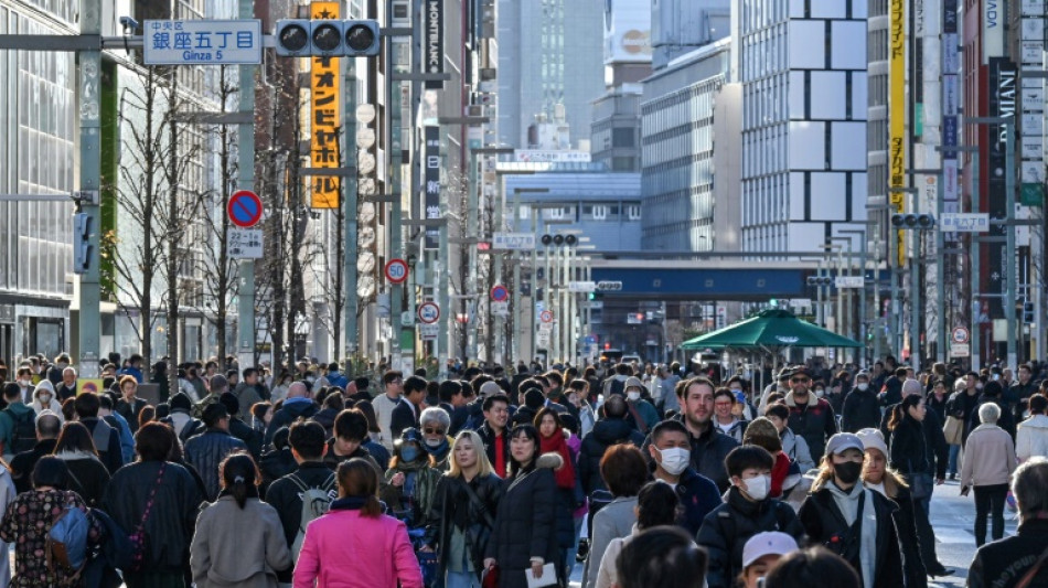 El turismo masivo obliga a trabajadores japoneses a alojarse en hoteles c&aacute;psula